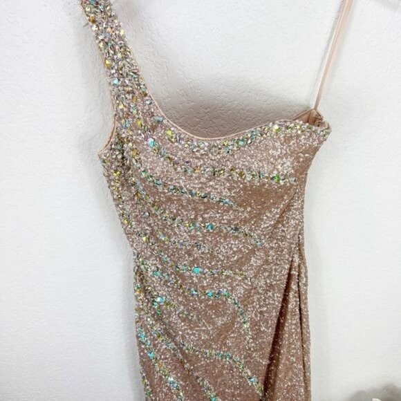 La femme One Shoulder Sequin Beaded Tan Gold Gown Formal Size 6 - Picture 3 of 5